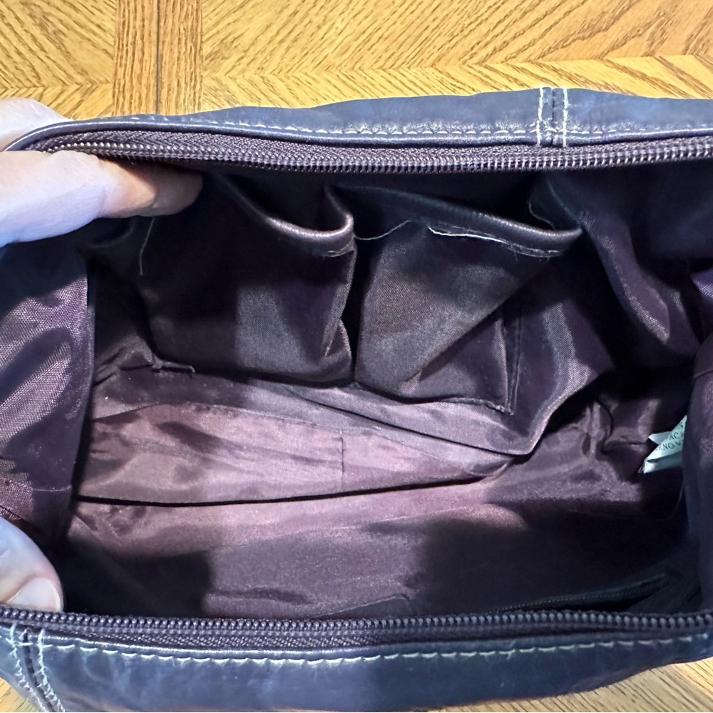 Elegant Worthington Eggplant Leather Shoulder Bag - Picture 3 of 10